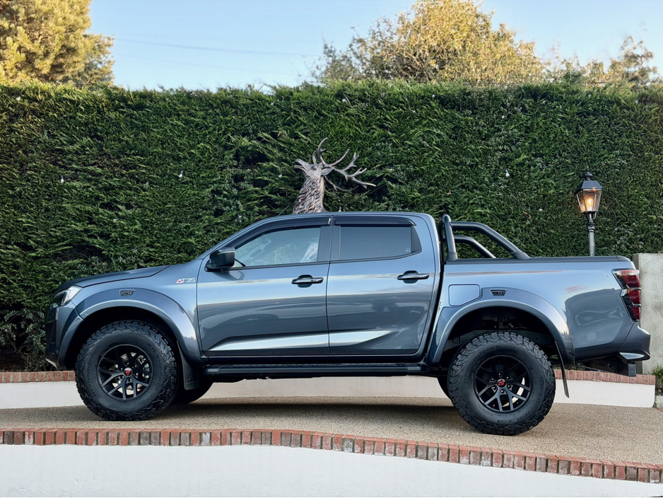 2025 Isuzu D-MAX - image 7