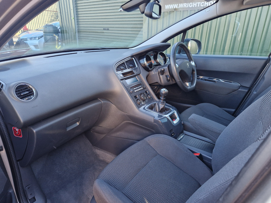 2016 Peugeot 5008 - image 13