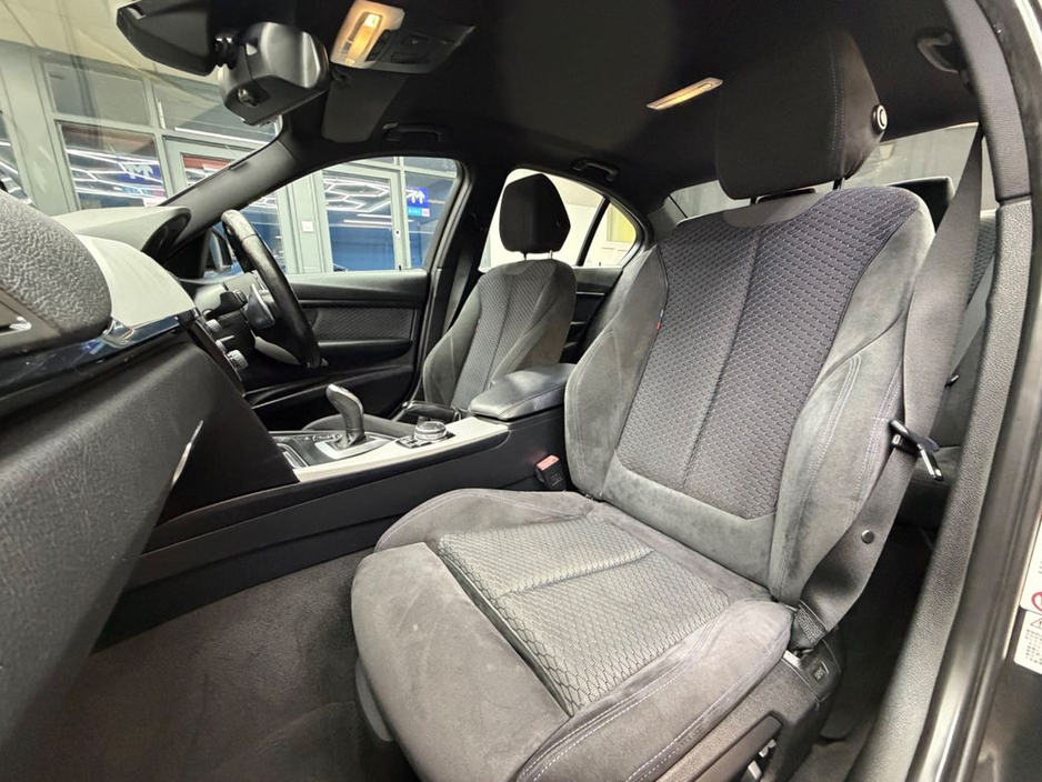 2016 BMW 3 Series - image 26