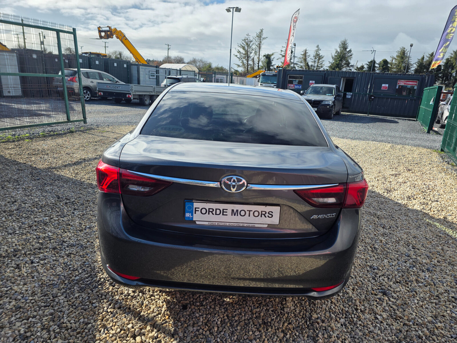 2017 Toyota Avensis - image 5