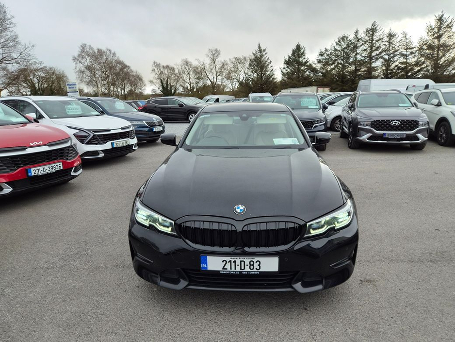 2021 BMW 3 Series - image 9