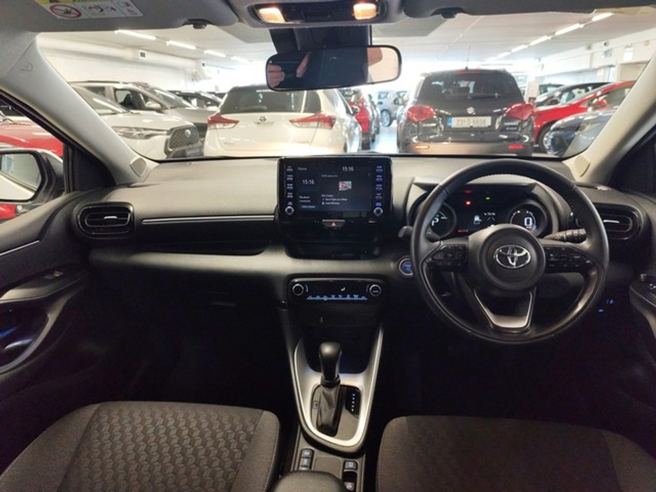 2024 Toyota Yaris - image 8
