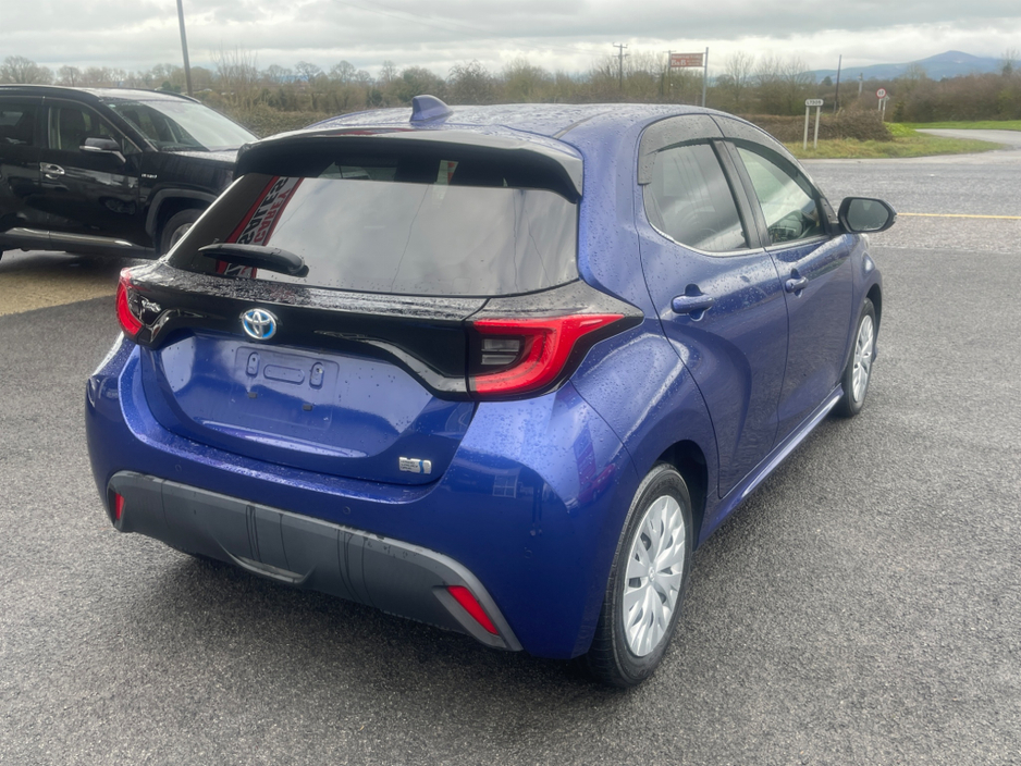 2021 Toyota Yaris - image 7