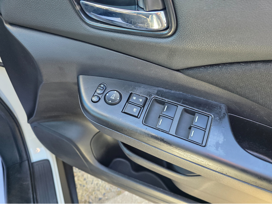 2017 Honda CR-V - image 24