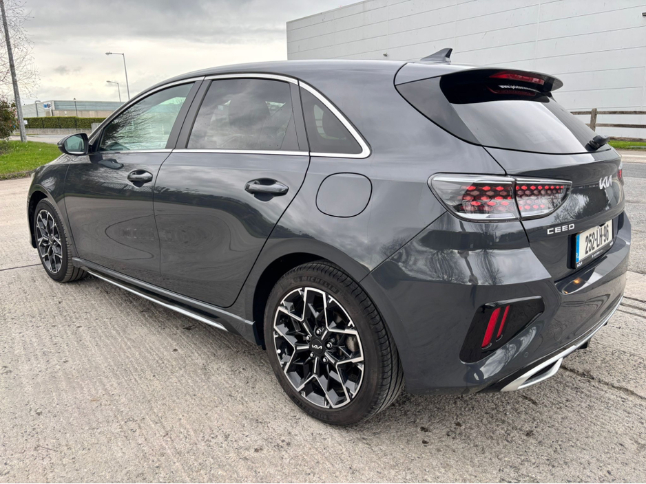 2025 Kia Ceed - image 4