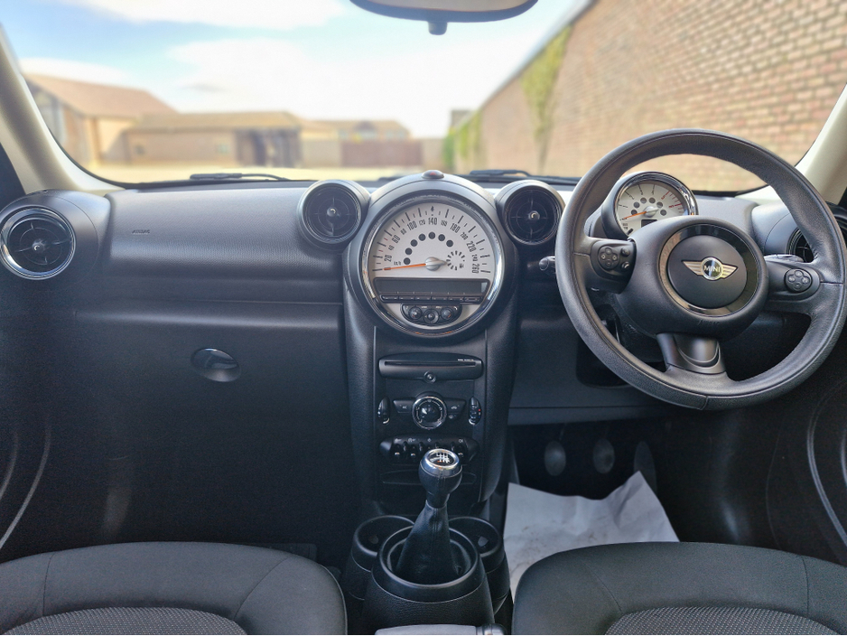 2014 MINI Countryman - image 16