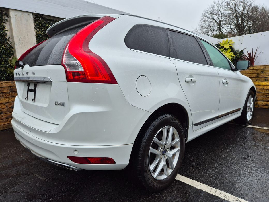 2017 Volvo XC60 - image 6