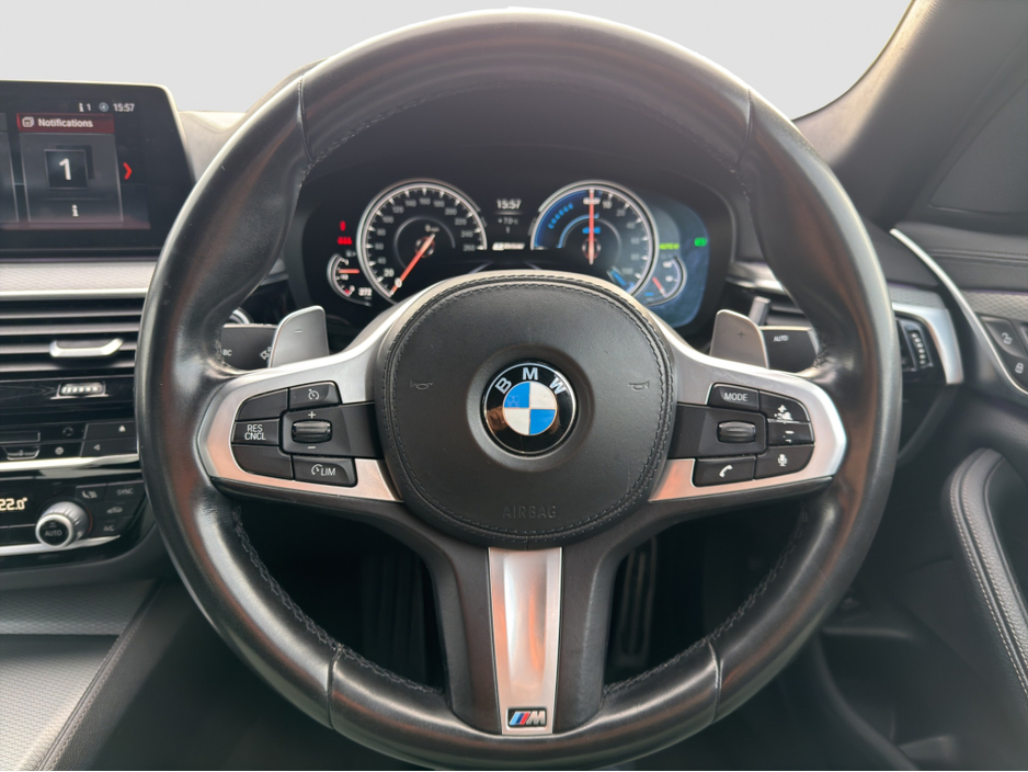 2018 BMW 5 Series - image 9