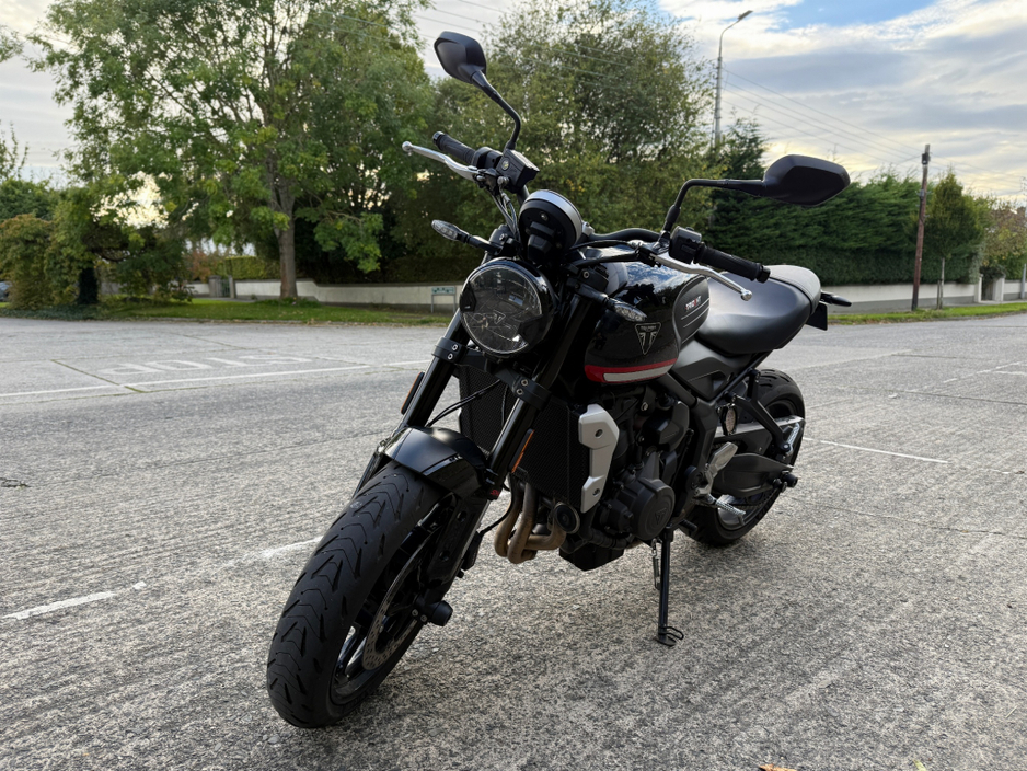 2022 Triumph Trident - image 3