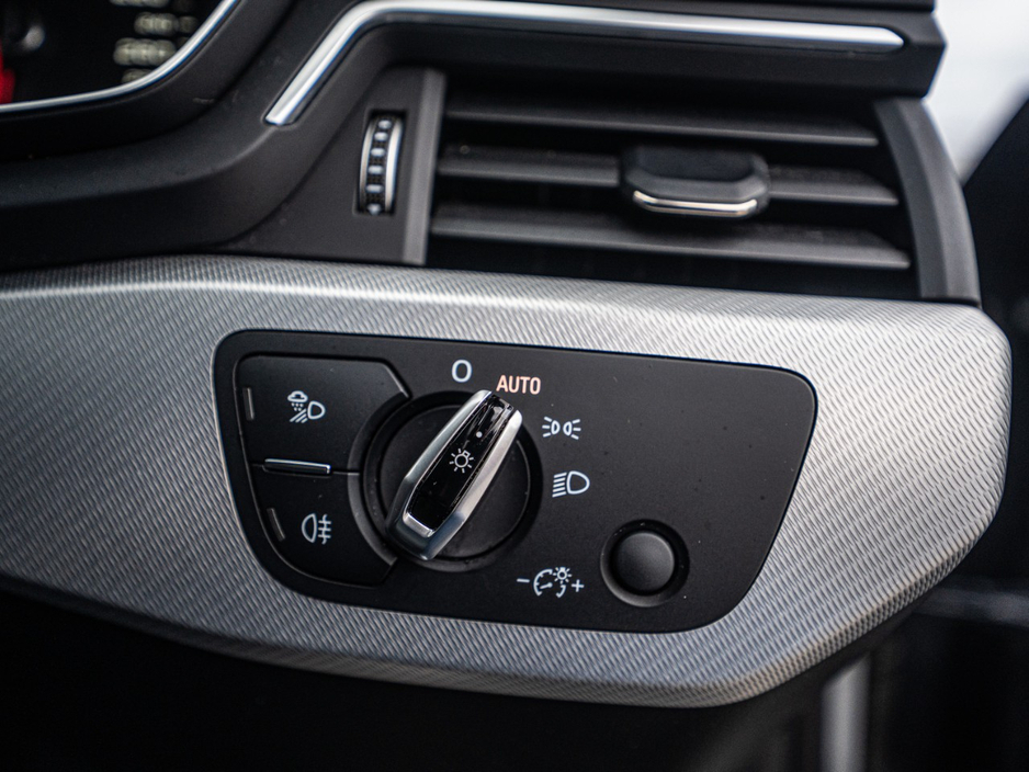 2016 Audi A4 - image 19