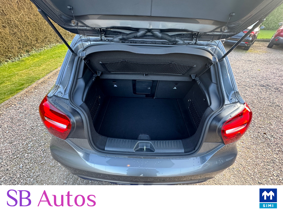 2018 Mercedes-Benz 180 - image 9