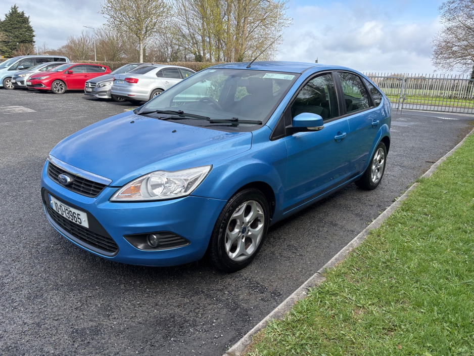 2010 Ford Focus - image 2