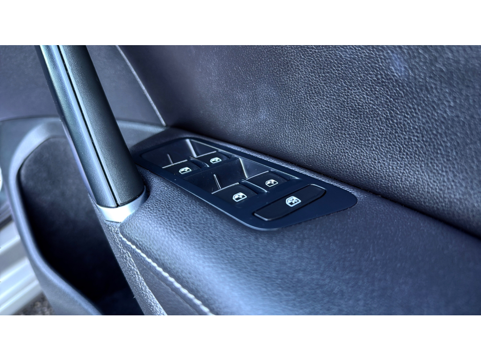 2016 Volkswagen Golf - image 22