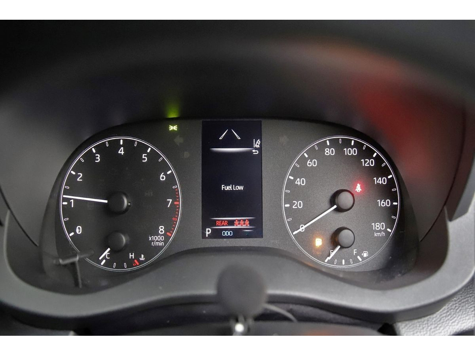 2022 Toyota Yaris - image 18