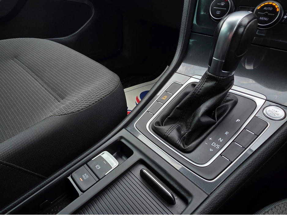 2019 Volkswagen Golf - image 16