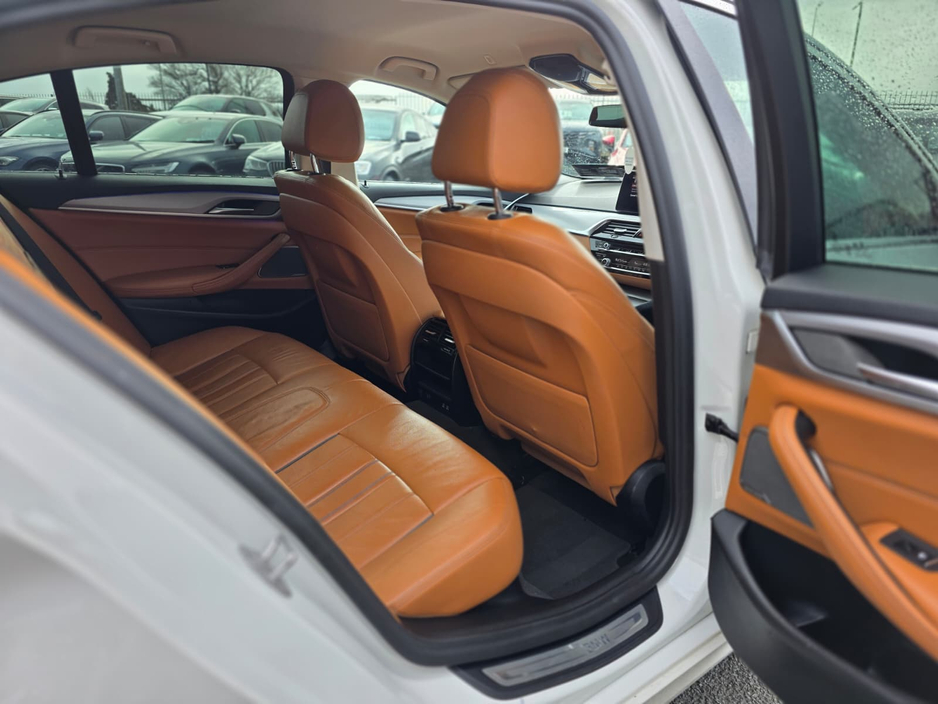 2021 BMW 5 Series - image 20