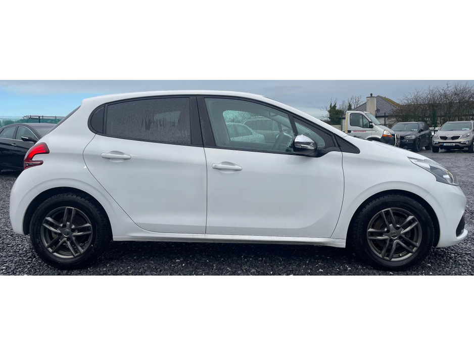2016 Peugeot 208 1.2 Petrol Automatic LOW KM €9,900