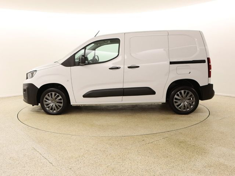 2022 Peugeot Partner - image 4