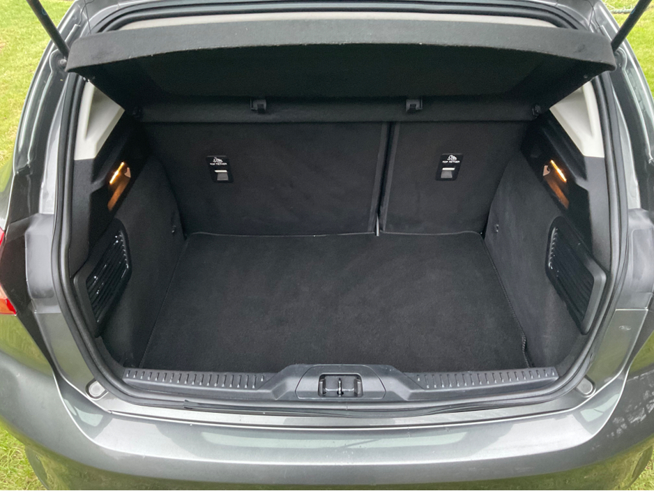 2018 Ford Focus - image 20