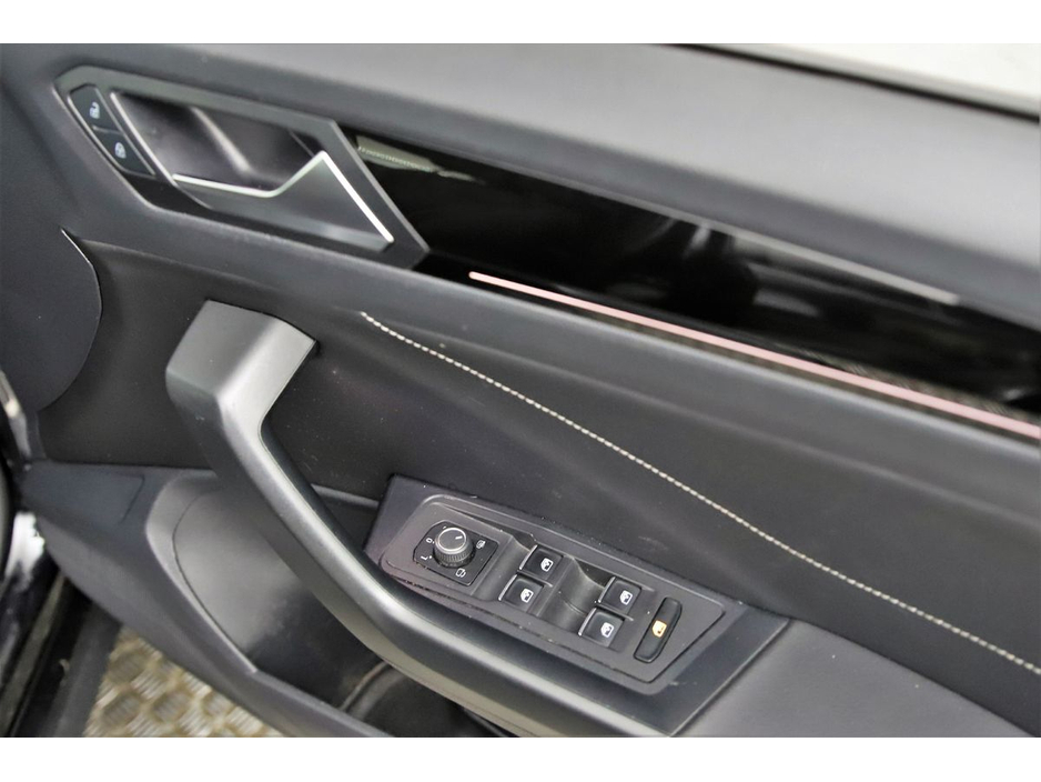 2023 Volkswagen T-Roc - image 26