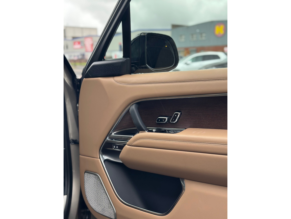 2025 Land Rover Range Rover - image 7