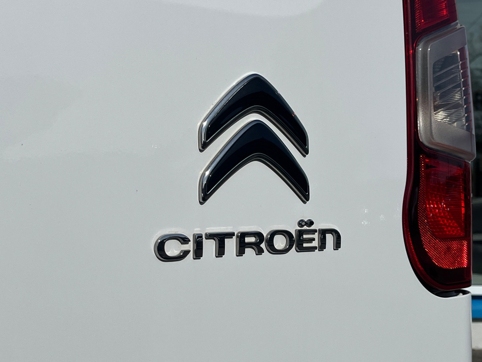 2023 Citroen Berlingo - image 13