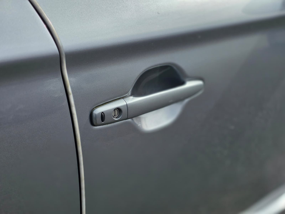 2014 Mitsubishi Outlander - image 23