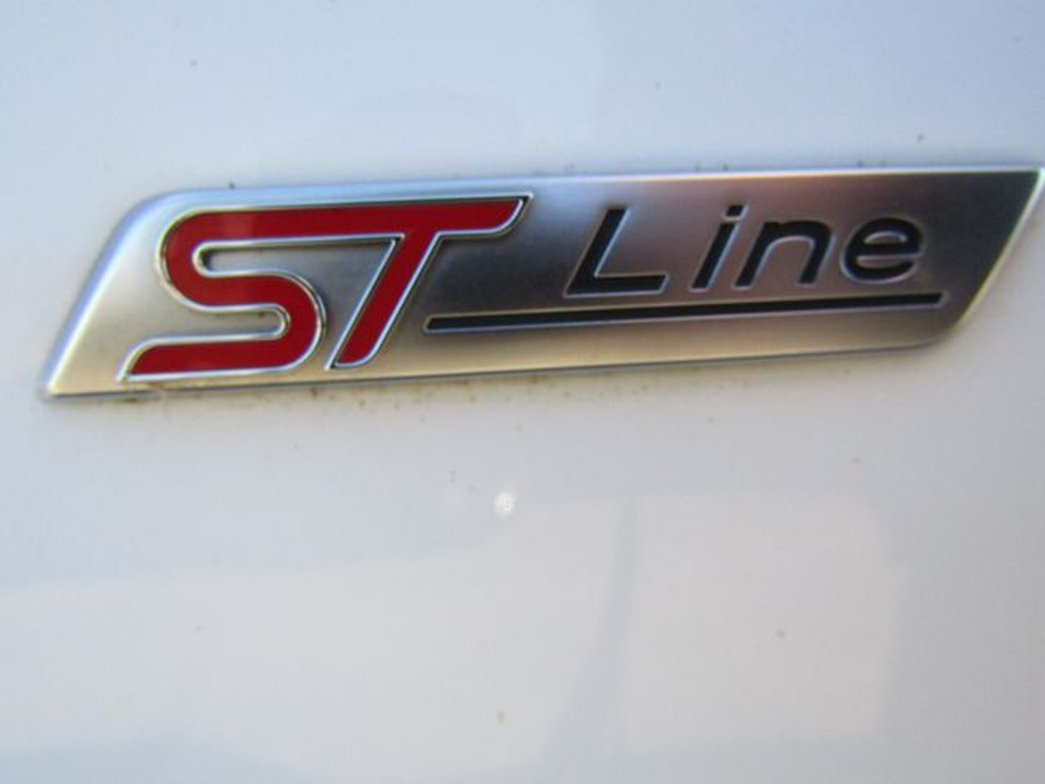 2017 Ford Focus - image 47