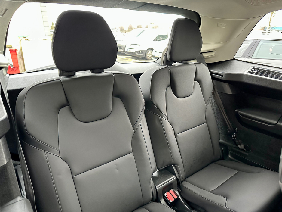 2025 Volvo XC90 MULBERRY RED / PLUS DARK T8 PHEV AWD AUTO PLUS €78,950