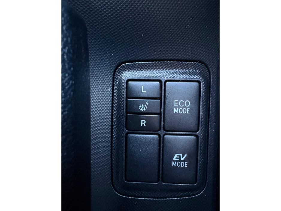 2014 Toyota Aqua - image 15