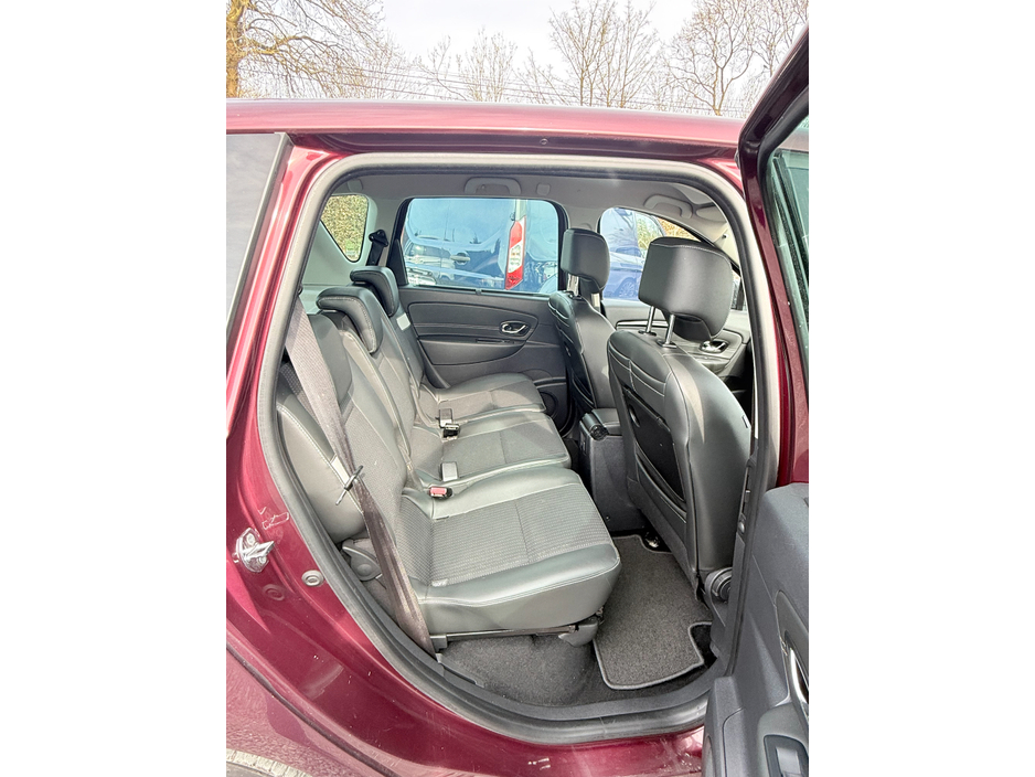 2016 Renault Scenic - image 9