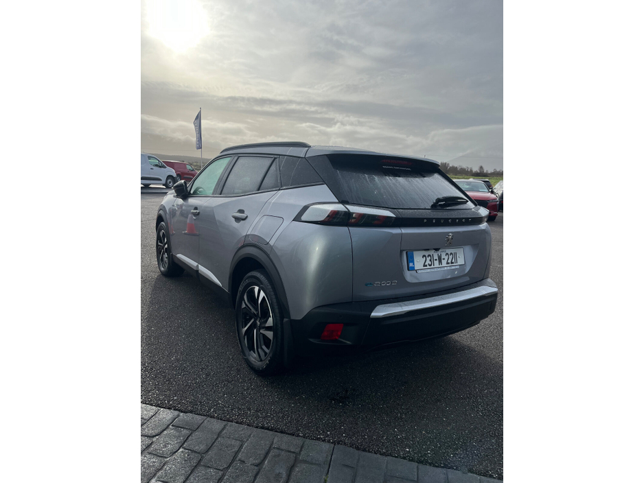 2023 Peugeot 2008 - image 4