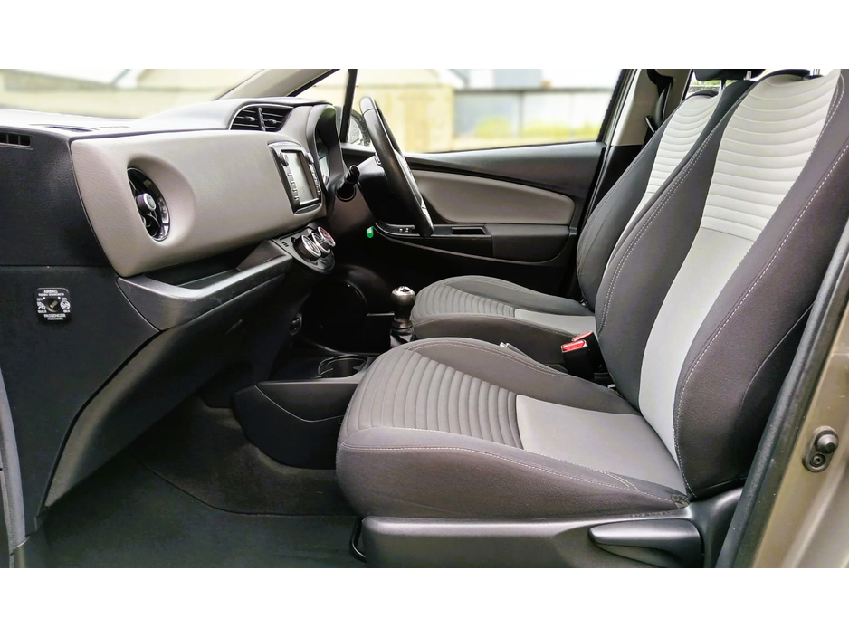 2020 Toyota Yaris - image 12