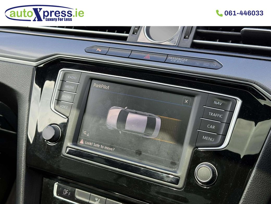 2017 Volkswagen Passat - image 5