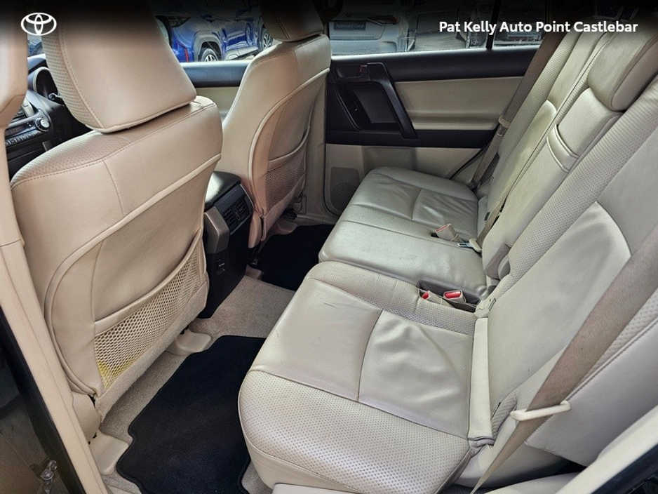 2013 Toyota Landcruiser - image 7