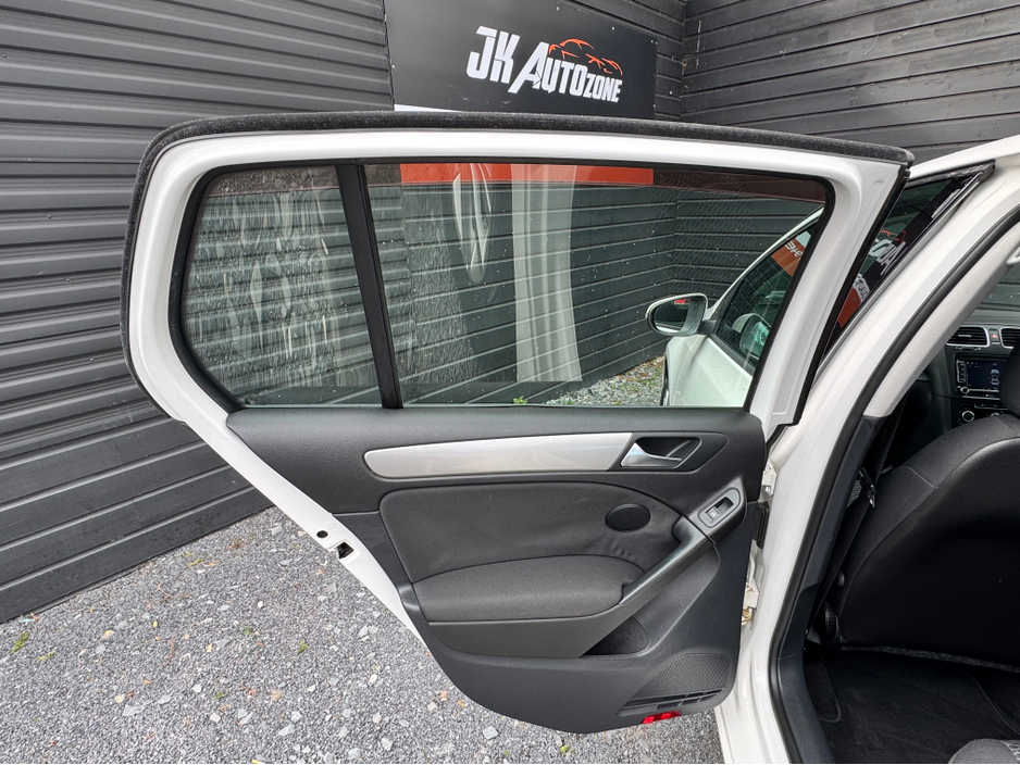 2013 Volkswagen Golf - image 14