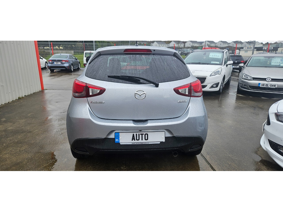 2017 Mazda Mazda2 - image 5