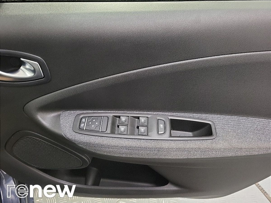2022 Renault Zoe "Automatic" "Electric Vehicle" "Parking Sensors" "50KW Battery" Sat Nav" "Touch Screen Dispplay" €13,995