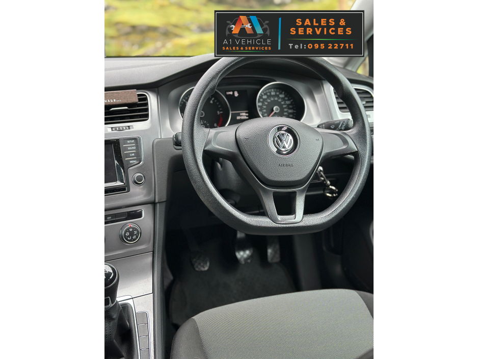 2013 Volkswagen Golf - image 16