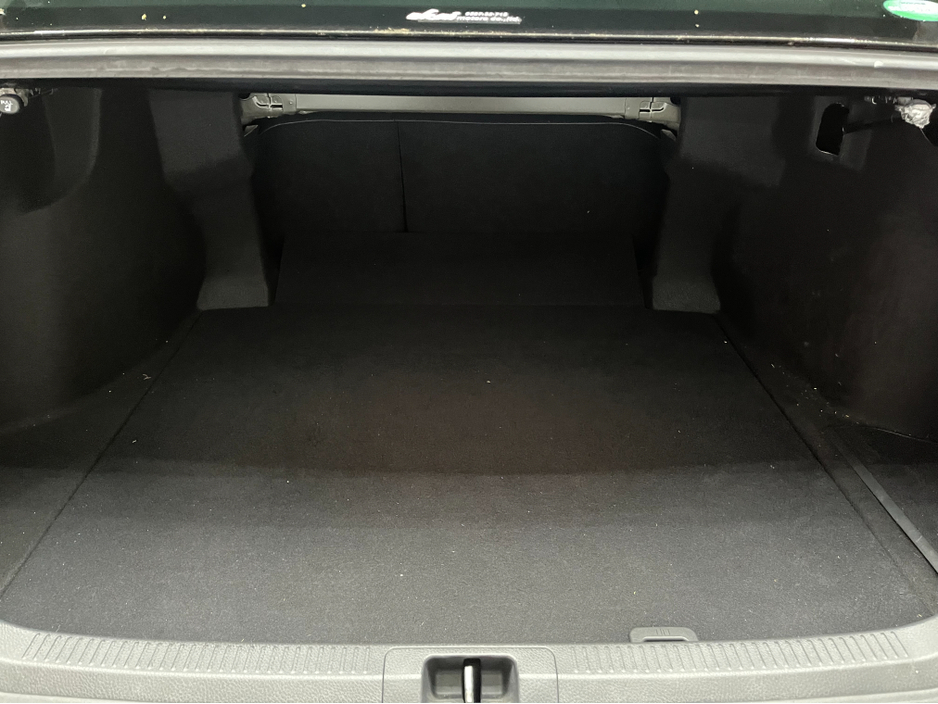 2020 Toyota Camry - image 7