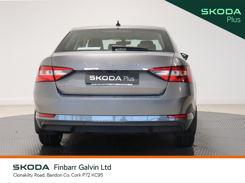 2022 Skoda Superb - image 14