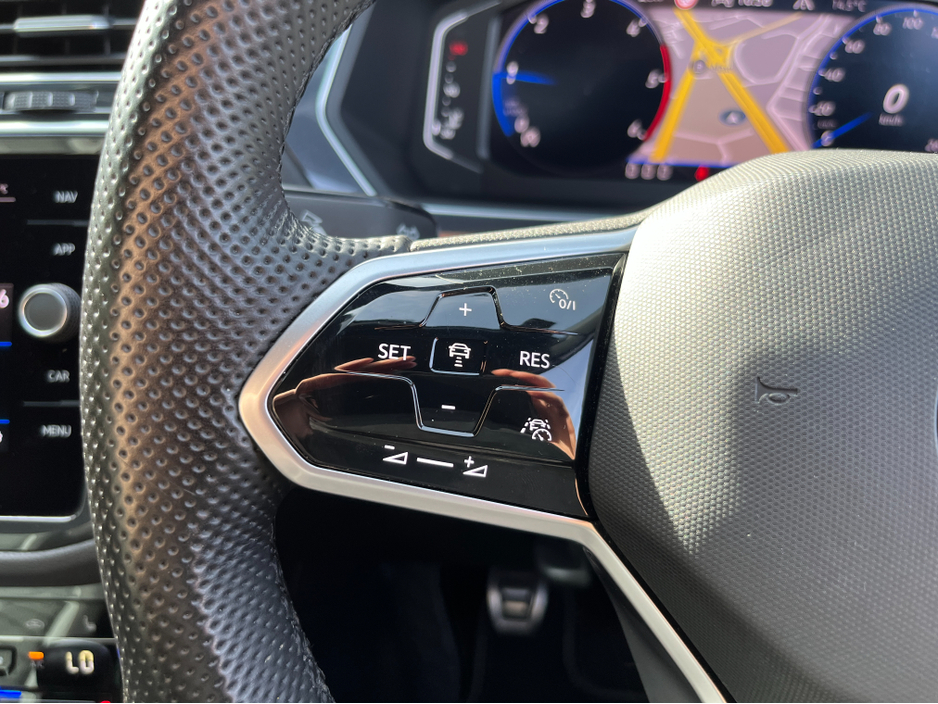 2021 Volkswagen Tiguan - image 22