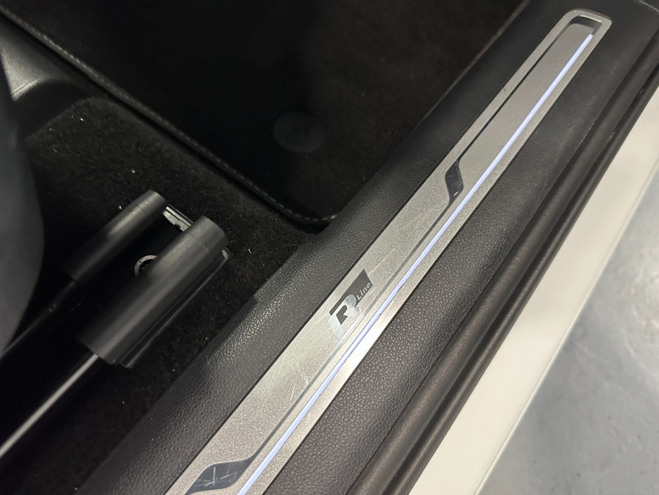 2019 Volkswagen Tiguan - image 25