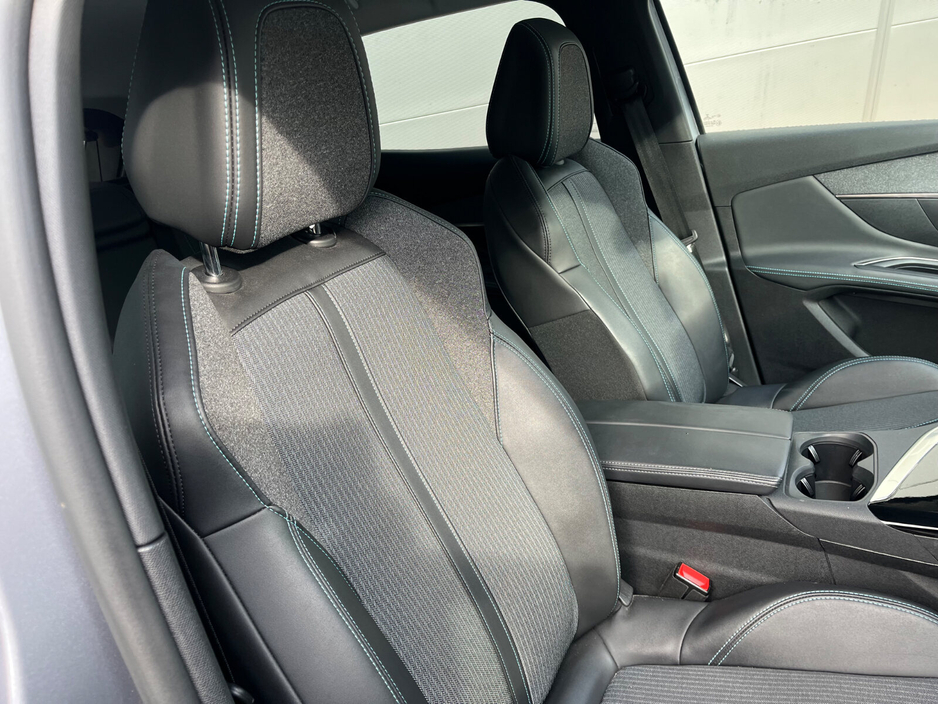 2022 Peugeot 3008 - image 8
