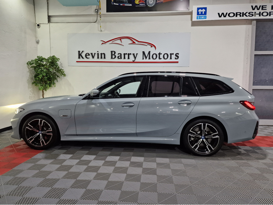 2023 BMW 3 Series 330E TOURING M SPORT (TECH PACK) AUTOMATIC **ONE OWNER / APPLE CARPLAY / CRUISE CONTROL / ELECTRIC BOOTLID / HEAD UP DISPLAY / HARMAN KARDON SOUND / REVERSE CAMERA / WIRELESS PHONE CHARGING** €39,900