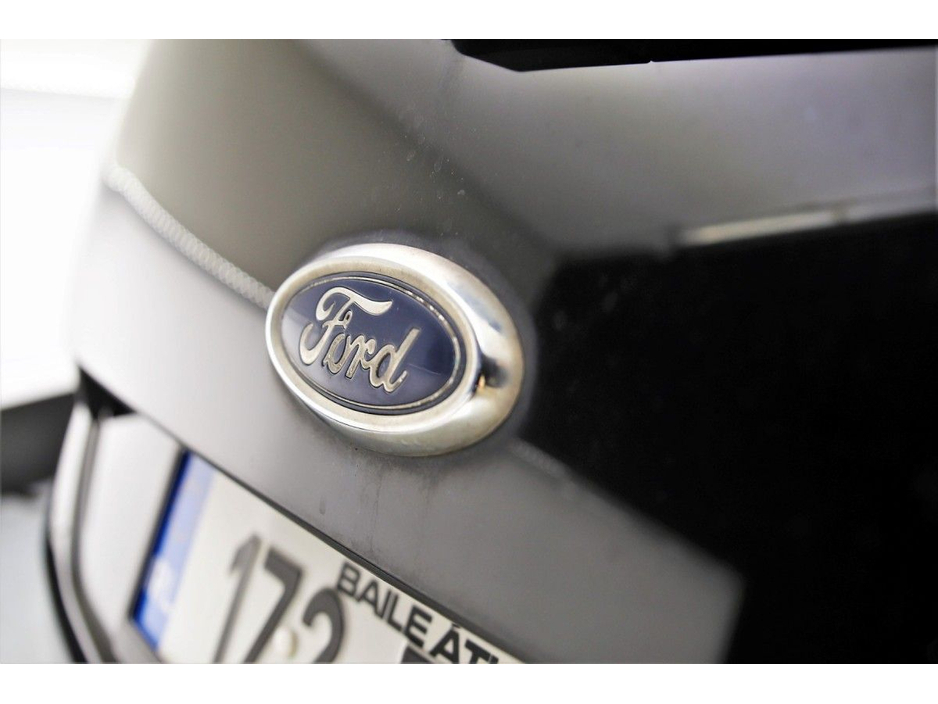 2017 Ford Galaxy - image 21