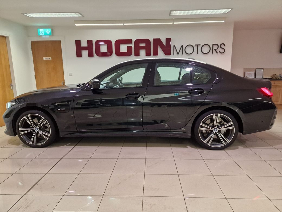 2023 BMW 3 Series - image 5