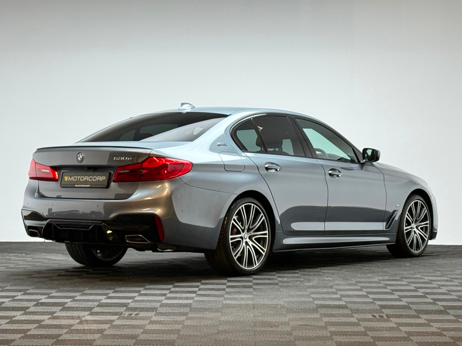 2019 BMW 5 Series - image 7