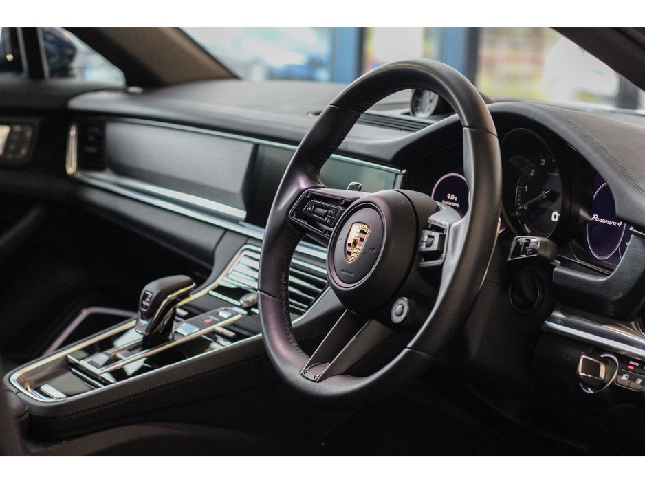 2023 Porsche Panamera - image 17