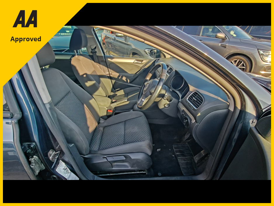 2012 Volkswagen Golf - image 18